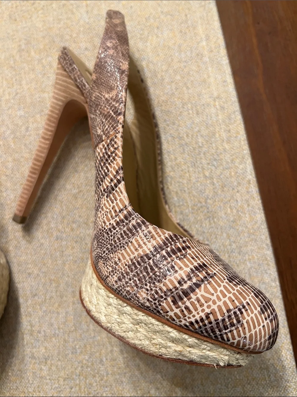❤️BCBGMAXAZRIA Folley  Platform Heels